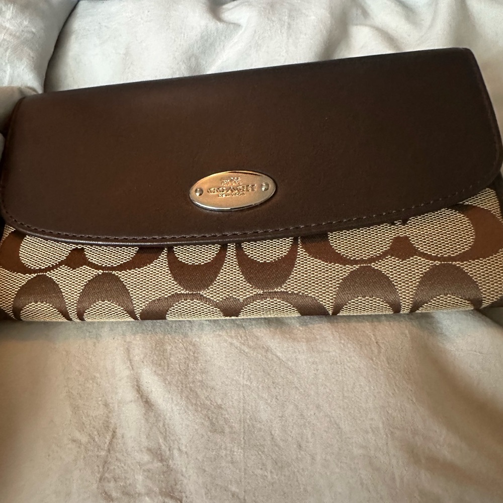 Beautiful new with tags Coach wallet